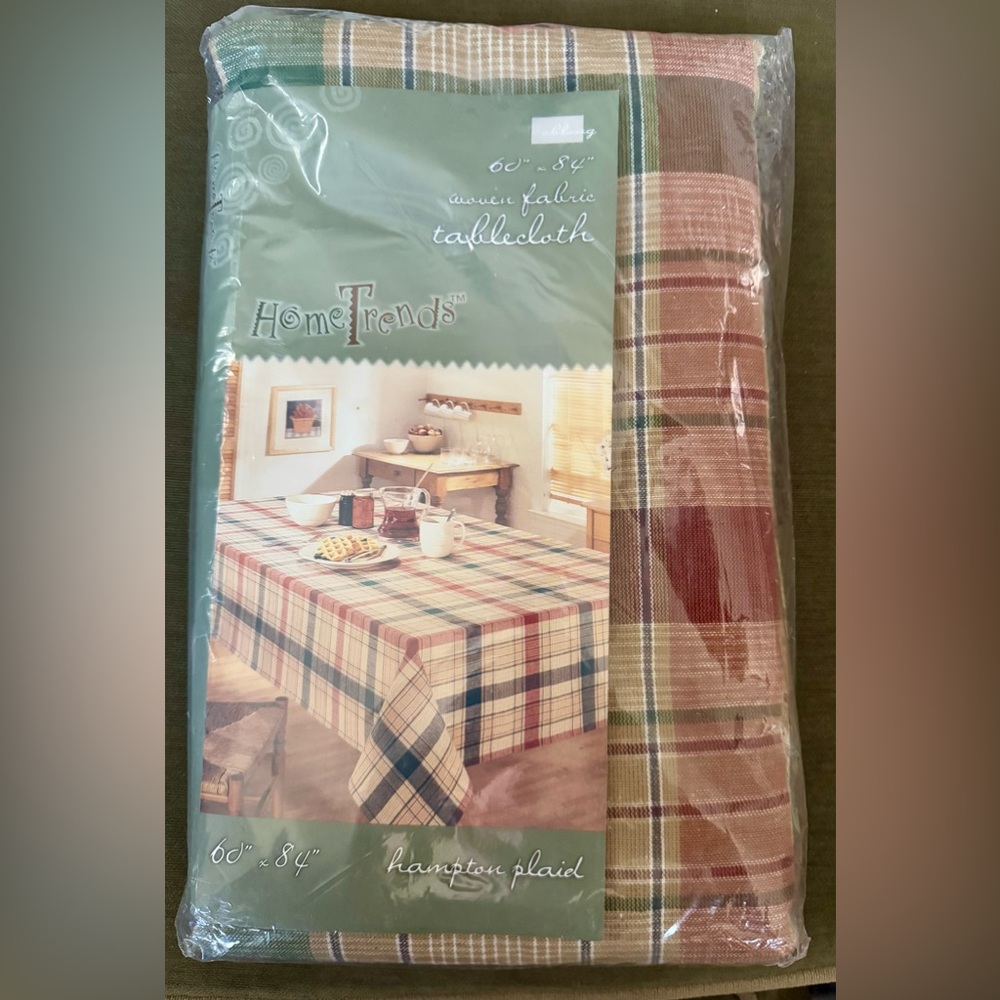 NIB Sealed HomeTrends 60” by 84” Oblong Tablecloth Hampton Plaid